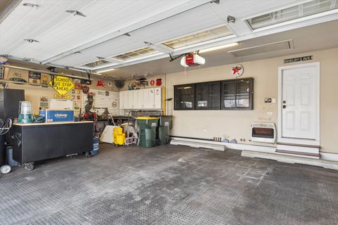 Tiny photo for 1 Mckenzie Court, Lake In The Hills, IL 60156 (MLS # 12619636)