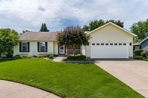 Photo of 3421 Meadow Court, Bettendorf, IA 52722 (MLS # 12684347)