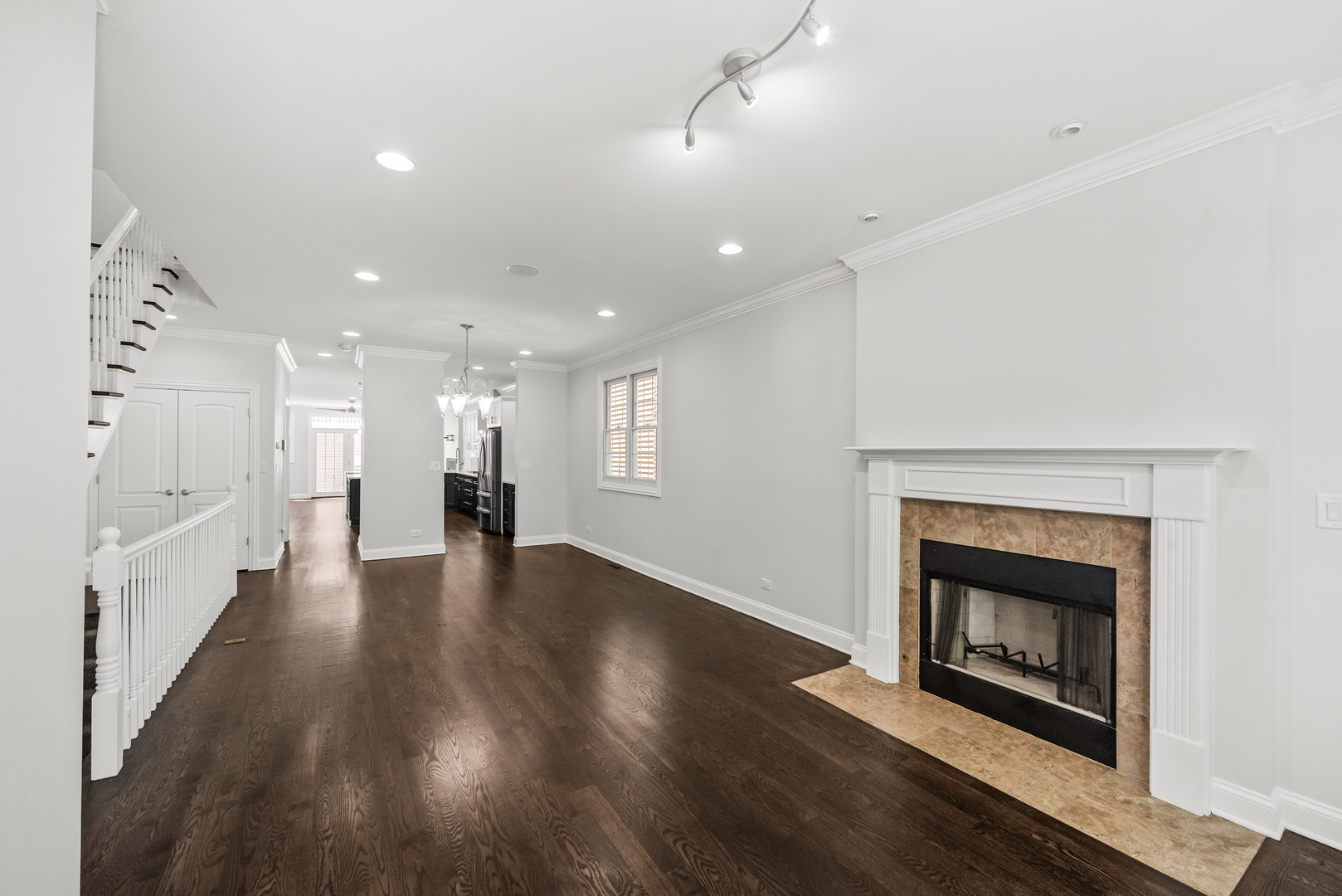 1615 W SUPERIOR Street