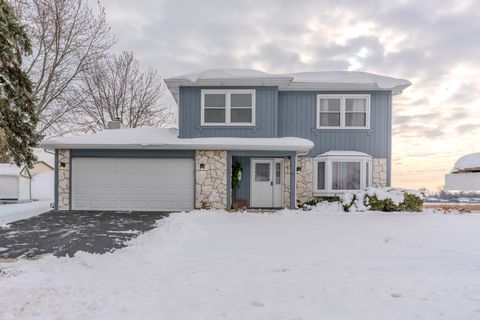 Photo of 601 Bluff Street, Carol Stream, IL 60188 (MLS # 12530119)