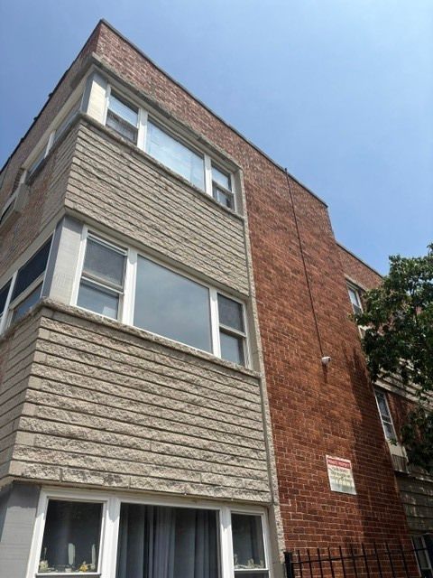 Photo of 2411 W BALMORAL Avenue #3E, Chicago, IL 60625 (MLS # 12670769)