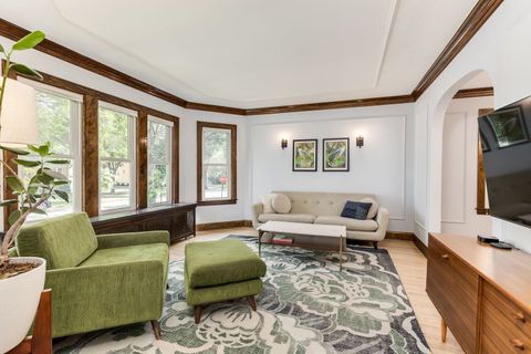 Tiny photo for 5706 N Moody Avenue, Chicago, IL 60646 (MLS # 12490226)