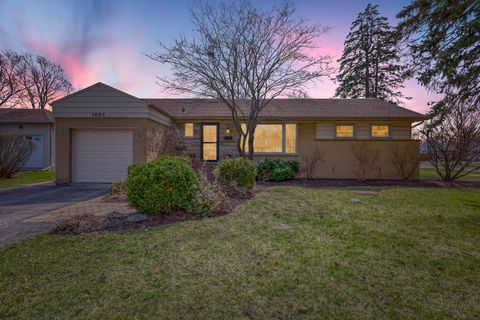 Tiny photo for 1605 W Fremont Street, Arlington Heights, IL 60005 (MLS # 12601219)