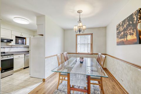 Tiny photo for 1605 W Fremont Street, Arlington Heights, IL 60005 (MLS # 12601219)