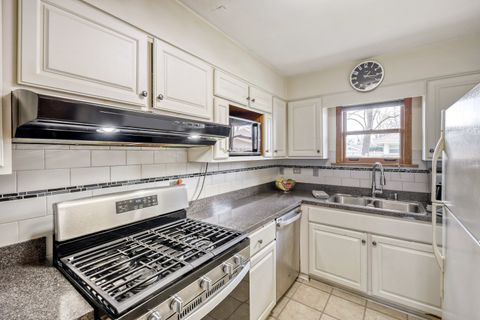 Tiny photo for 1605 W Fremont Street, Arlington Heights, IL 60005 (MLS # 12601219)