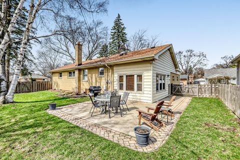Tiny photo for 1605 W Fremont Street, Arlington Heights, IL 60005 (MLS # 12601219)
