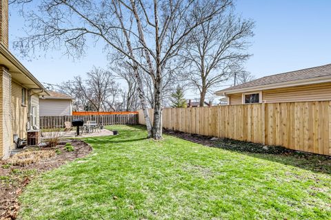 Tiny photo for 1605 W Fremont Street, Arlington Heights, IL 60005 (MLS # 12601219)