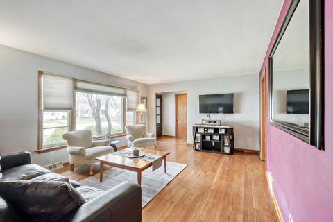 Tiny photo for 1605 W Fremont Street, Arlington Heights, IL 60005 (MLS # 12601219)