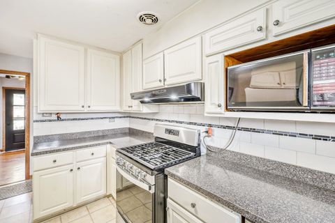 Tiny photo for 1605 W Fremont Street, Arlington Heights, IL 60005 (MLS # 12601219)