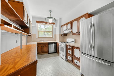 Tiny photo for 5000 S East End Avenue #2A, Chicago, IL 60615 (MLS # 12734841)