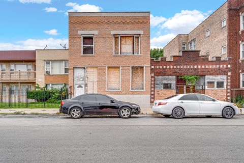 3024 E Cheltenham Place Chicago IL 60649