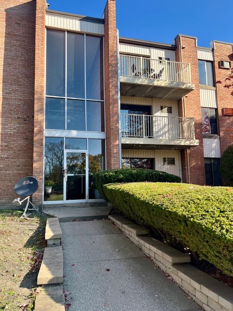 Tiny photo for 300 W Fullerton Avenue #218, Addison, IL 60101 (MLS # 12520425)