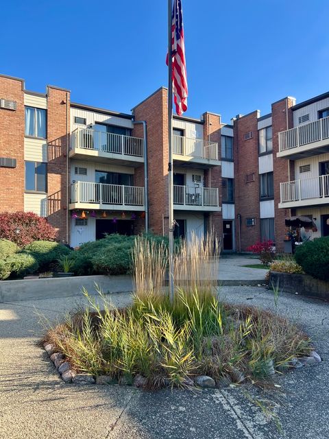 Tiny photo for 300 W Fullerton Avenue #218, Addison, IL 60101 (MLS # 12520425)