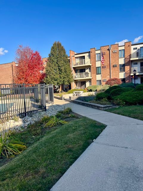 Tiny photo for 300 W Fullerton Avenue #218, Addison, IL 60101 (MLS # 12520425)