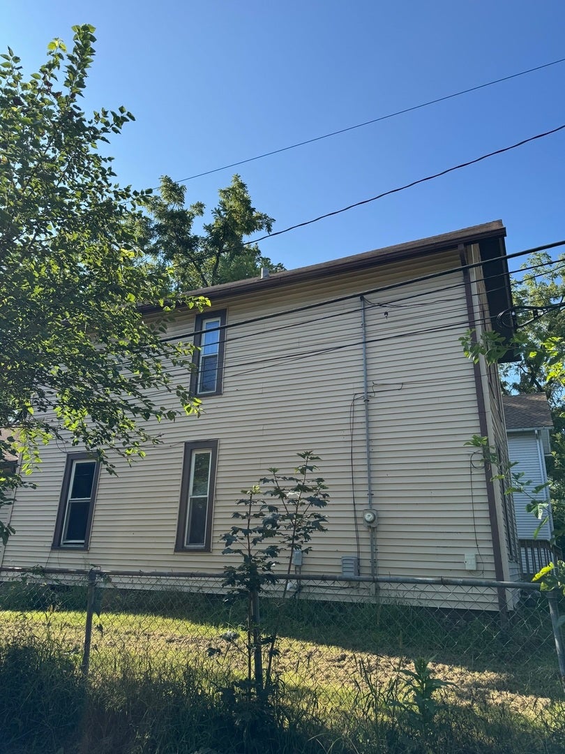 913 VINE Street