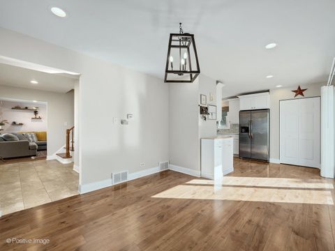 Tiny photo for 2011 Lancaster Lane, Wheaton, IL 60189 (MLS # 12471923)