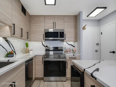 Tiny photo for 6157 N Sheridan Road #9J, Chicago, IL 60660 (MLS # 12565053)