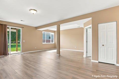 Tiny photo for 512 Legend Lane, McHenry, IL 60050 (MLS # 12758399)