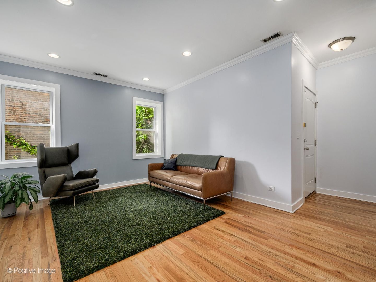1430 N Maplewood Avenue 201
