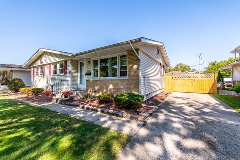 Tiny photo for 3048 189th Street, Lansing, IL 60438 (MLS # 12488995)