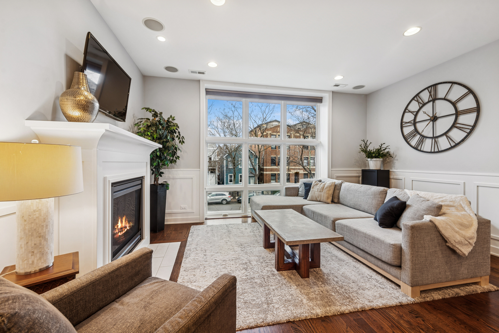 2521 N Ashland Avenue 2S