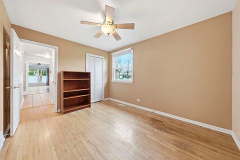 Tiny photo for 2011 Brentwood Lane E, Wheaton, IL 60189 (MLS # 12612287)