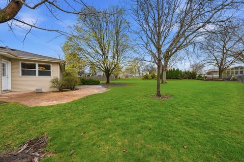 Tiny photo for 2011 Brentwood Lane E, Wheaton, IL 60189 (MLS # 12612287)