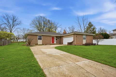 Tiny photo for 2011 Brentwood Lane E, Wheaton, IL 60189 (MLS # 12612287)