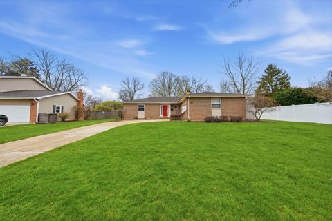 Photo of 2011 Brentwood Lane E, Wheaton, IL 60189 (MLS # 12612287)