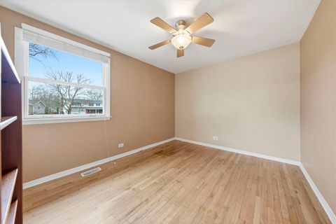 Tiny photo for 2011 Brentwood Lane E, Wheaton, IL 60189 (MLS # 12612287)