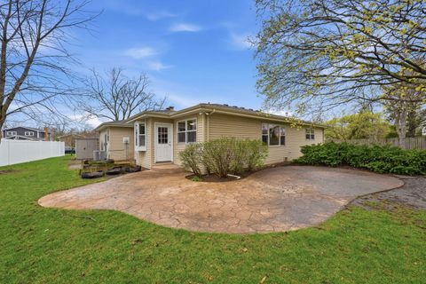 Tiny photo for 2011 Brentwood Lane E, Wheaton, IL 60189 (MLS # 12612287)