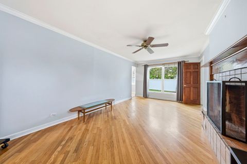Tiny photo for 2011 Brentwood Lane E, Wheaton, IL 60189 (MLS # 12612287)