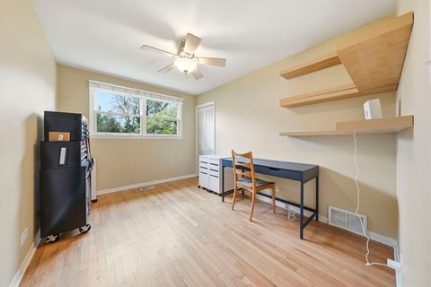 Tiny photo for 2011 Brentwood Lane E, Wheaton, IL 60189 (MLS # 12612287)