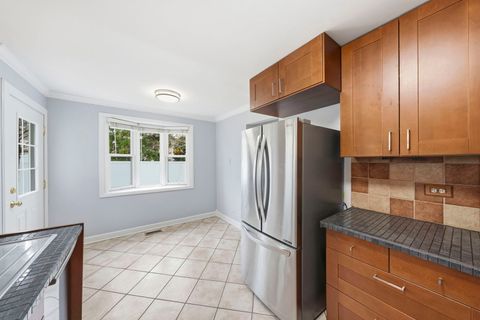 Tiny photo for 2011 Brentwood Lane E, Wheaton, IL 60189 (MLS # 12612287)