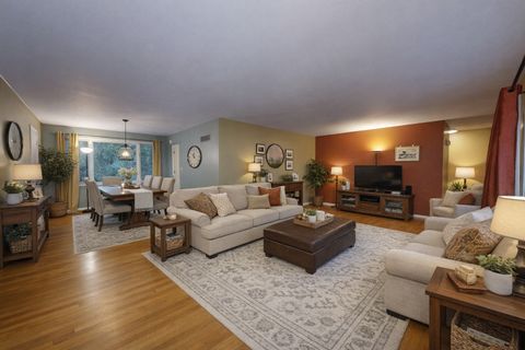 Tiny photo for 303 Burkwood Court W, Urbana, IL 61801 (MLS # 12580439)