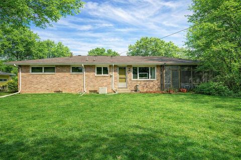 Tiny photo for 303 Burkwood Court W, Urbana, IL 61801 (MLS # 12580439)