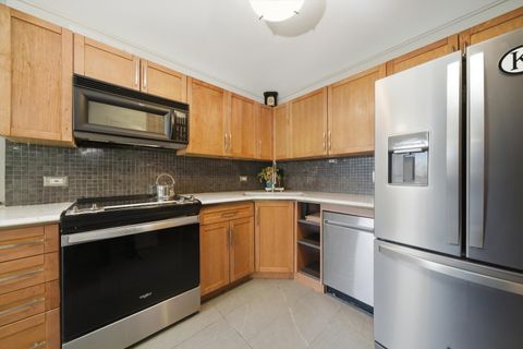 Tiny photo for 3550 N Lake Shore Drive #908, Chicago, IL 60657 (MLS # 12555076)