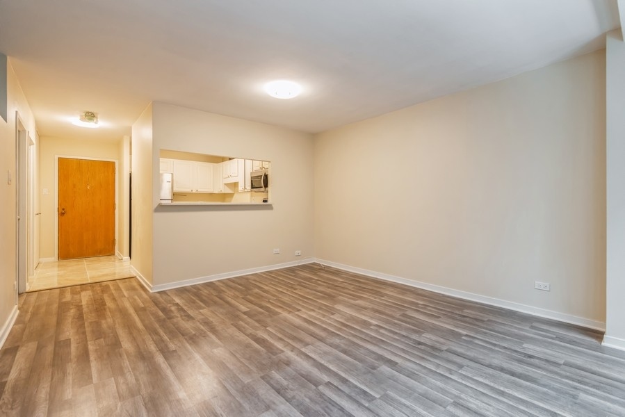 211 E Ohio Street 1712