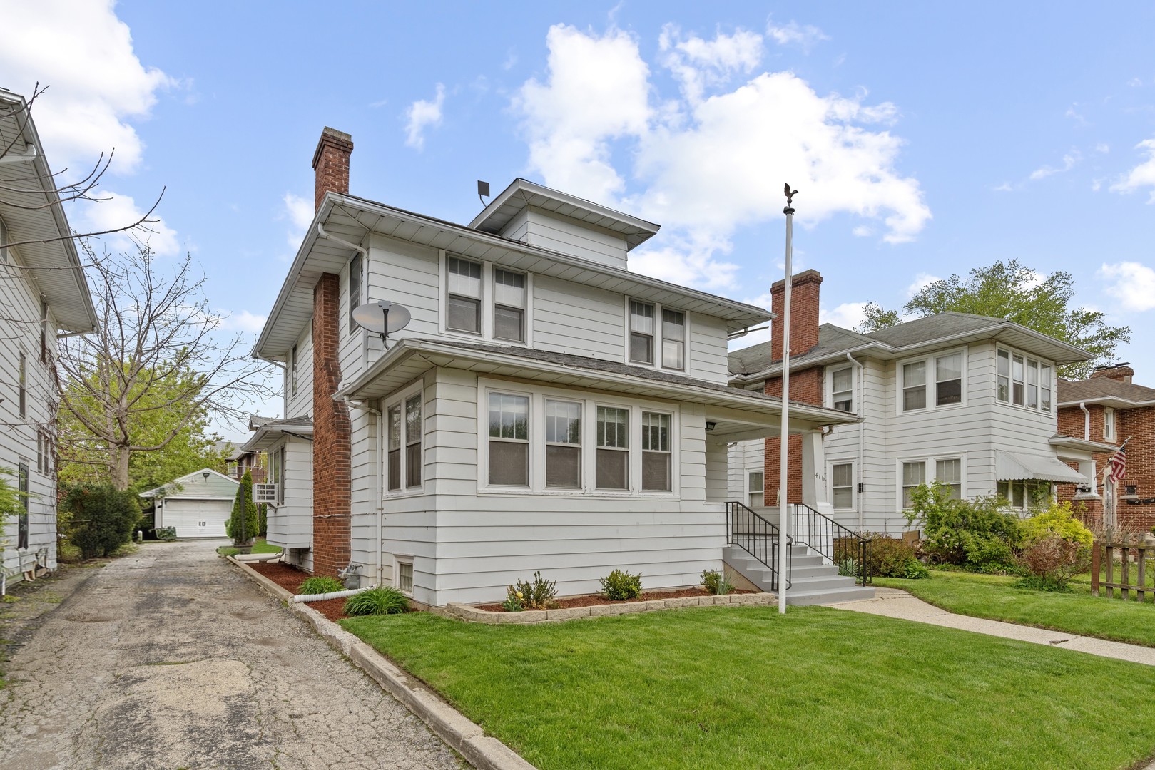 Properties 2 416 Hull Court