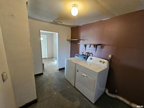 Tiny photo for 233 N US Hwy 45, Cisne, IL 62823 (MLS # EB460155)