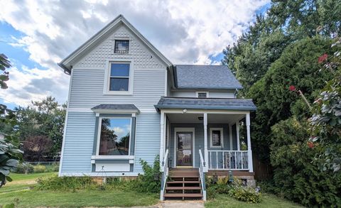 Photo of 406 S Garfield Street, Leaf River, IL 61047 (MLS # 12463115)