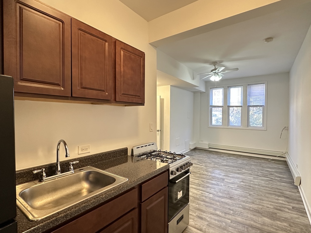 5710 N WINTHROP Avenue G1