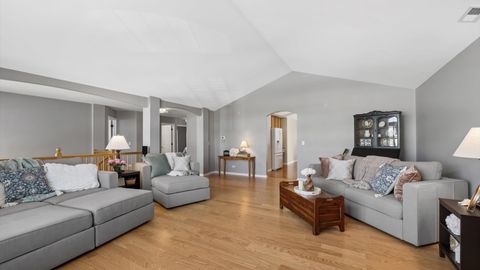 Tiny photo for 2727 Acorn Court, West Dundee, IL 60118 (MLS # 12589350)