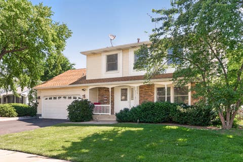 Photo of 975 W Pine Avenue, Roselle, IL 60172 (MLS # 12710554)