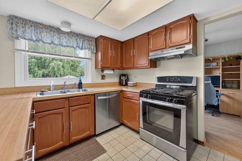 Tiny photo for 975 W Pine Avenue, Roselle, IL 60172 (MLS # 12710554)