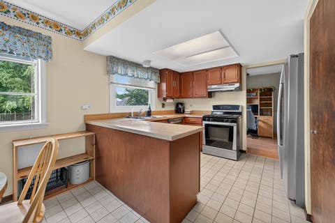 Tiny photo for 975 W Pine Avenue, Roselle, IL 60172 (MLS # 12710554)