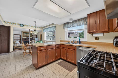 Tiny photo for 975 W Pine Avenue, Roselle, IL 60172 (MLS # 12710554)