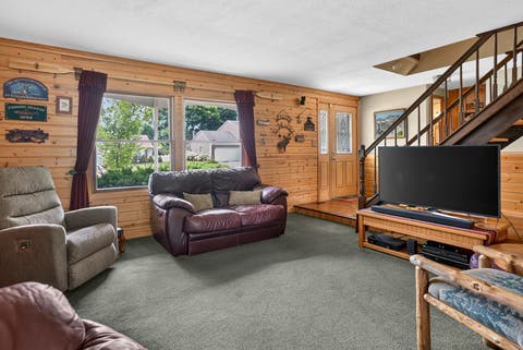 Tiny photo for 975 W Pine Avenue, Roselle, IL 60172 (MLS # 12710554)