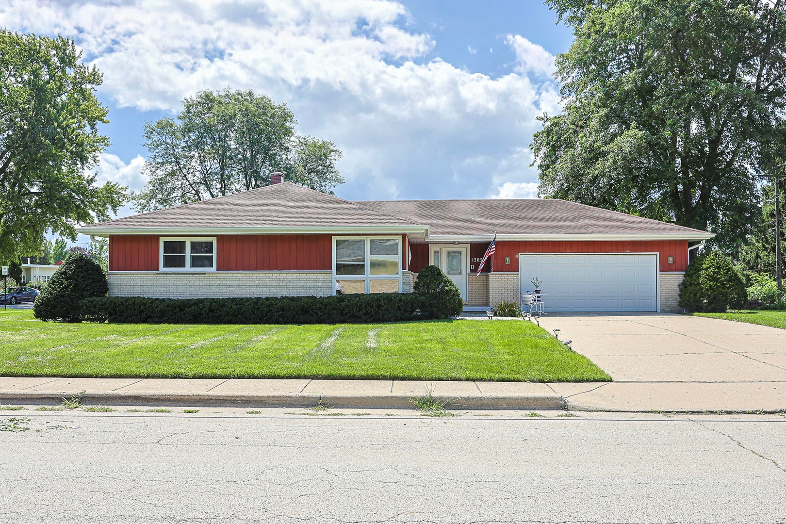 1305 VAN Street