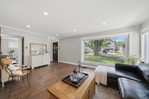 Tiny photo for 905 N Douglas Avenue, Arlington Heights, IL 60004 (MLS # 12702722)